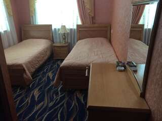 Отель Nairi Hotel Джермук Стандартный двухместный номер с 2 отдельными кроватями и балконом-3